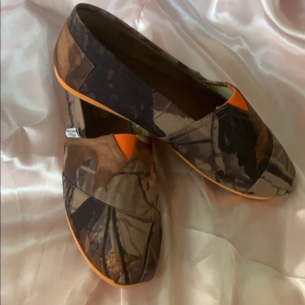 Women’s slip on camp shoes